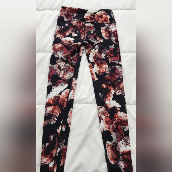 VICTORIA'S SECRET KNOCKOUT LEGGINGS SIZE S - Picture 2 of 11